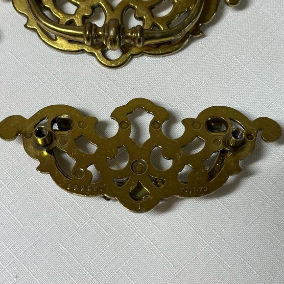 Vintage Draw Pull Handle made in Canada. Set of 8 small and 1 large. 16 screws - Picture 7 of 8